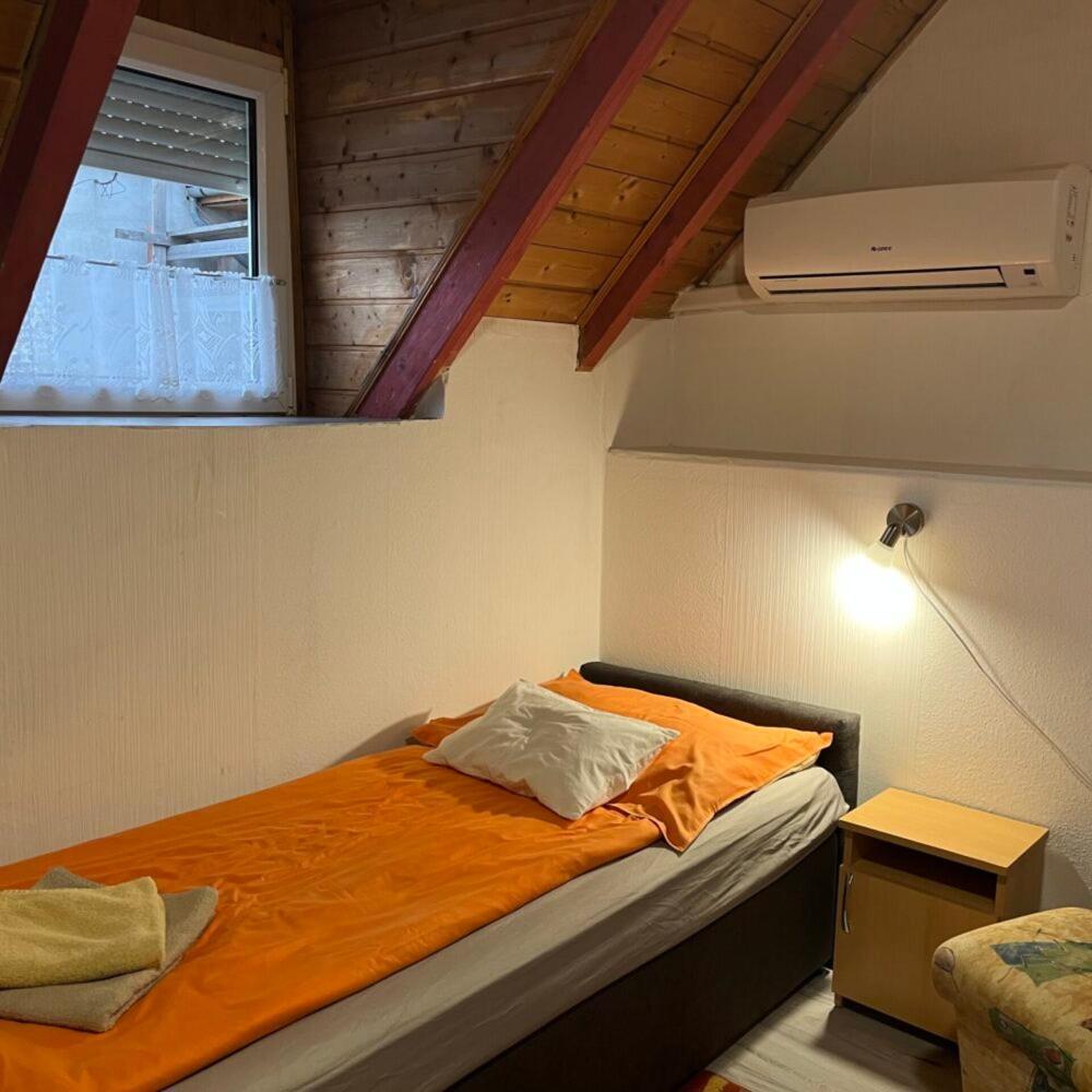 Bed and Breakfast Lenzl's Panzió Szigetvár Exterior foto