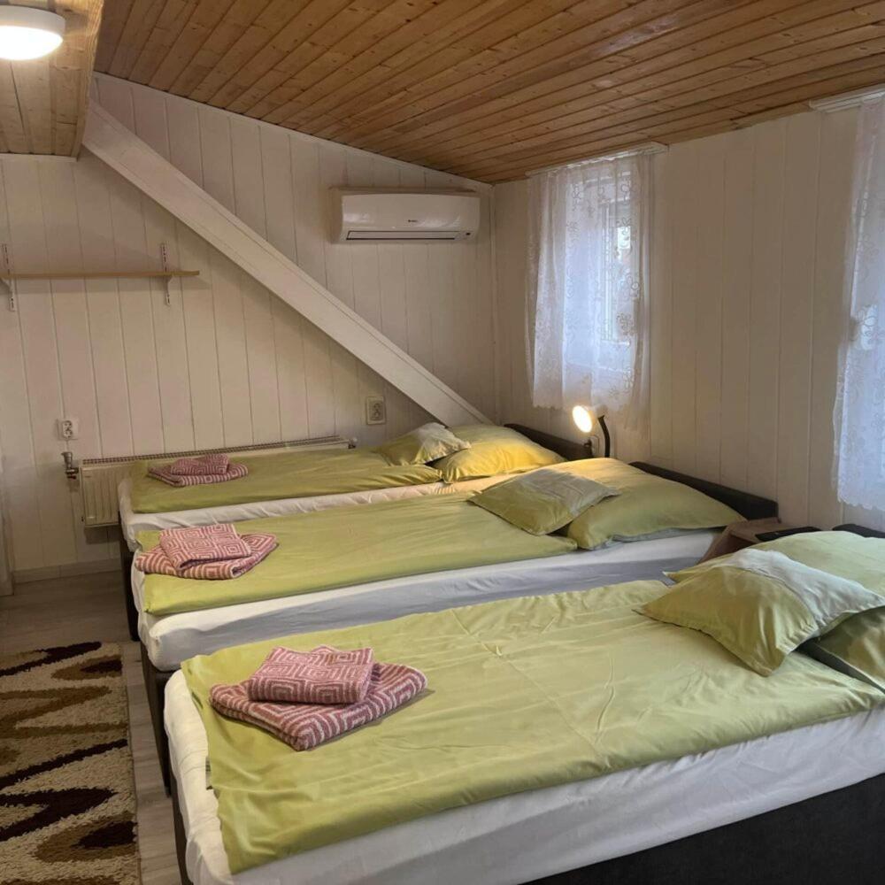 Bed and Breakfast Lenzl's Panzió Szigetvár Exterior foto