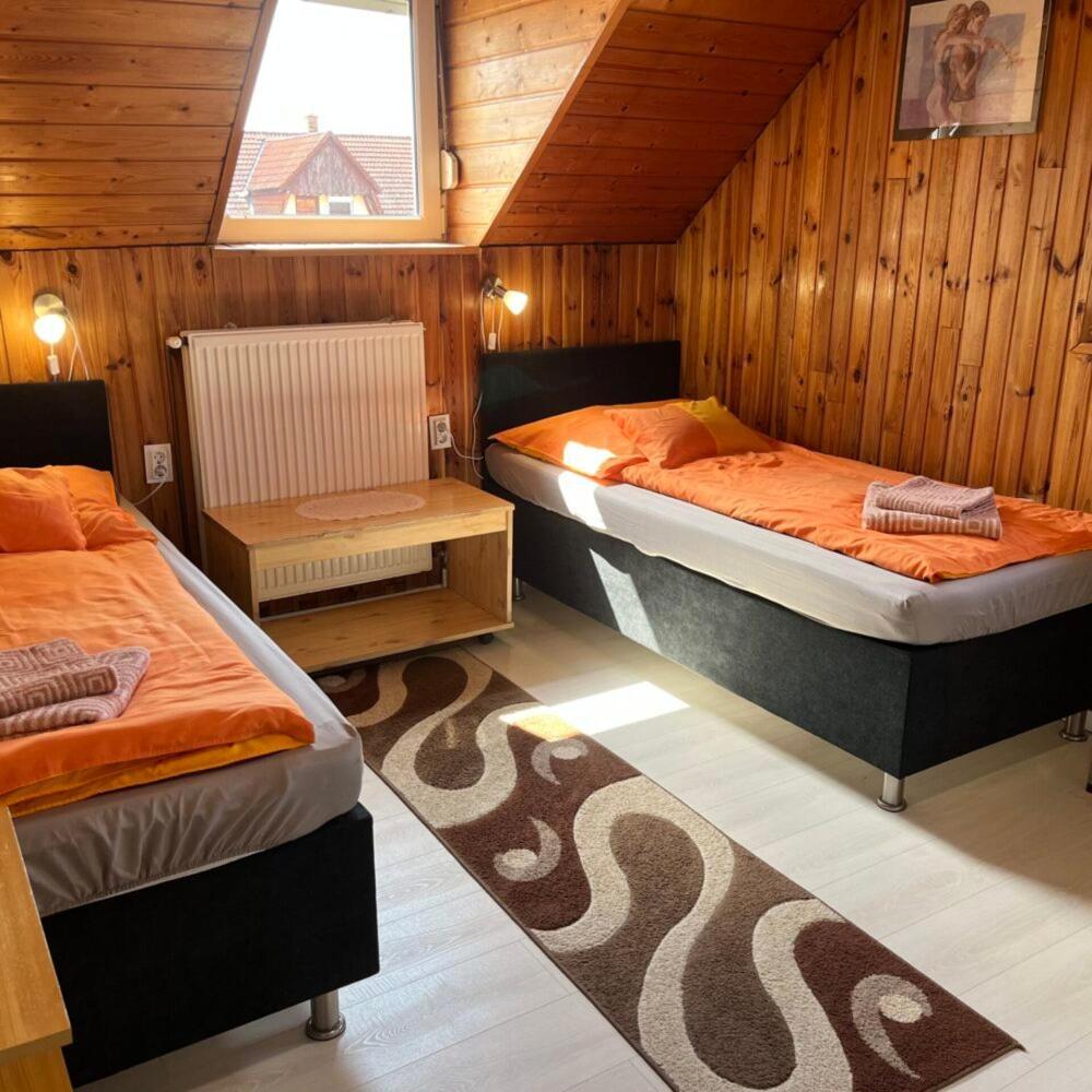 Bed and Breakfast Lenzl's Panzió Szigetvár Exterior foto