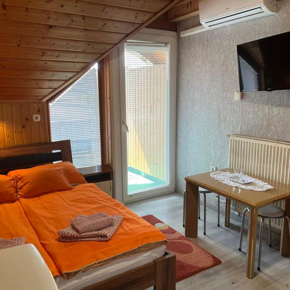 Bed and Breakfast Lenzl's Panzió Szigetvár Exterior foto