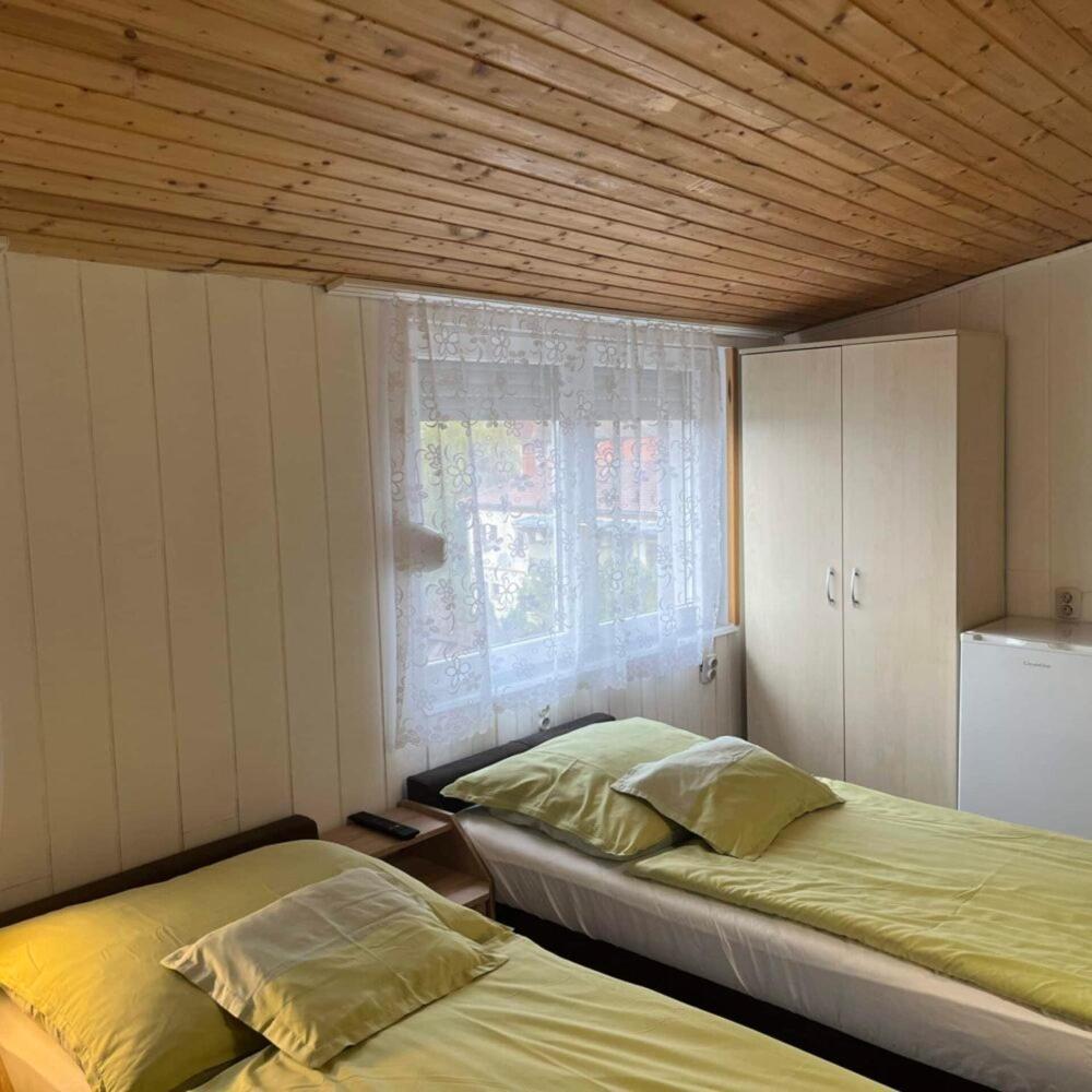 Bed and Breakfast Lenzl's Panzió Szigetvár Exterior foto