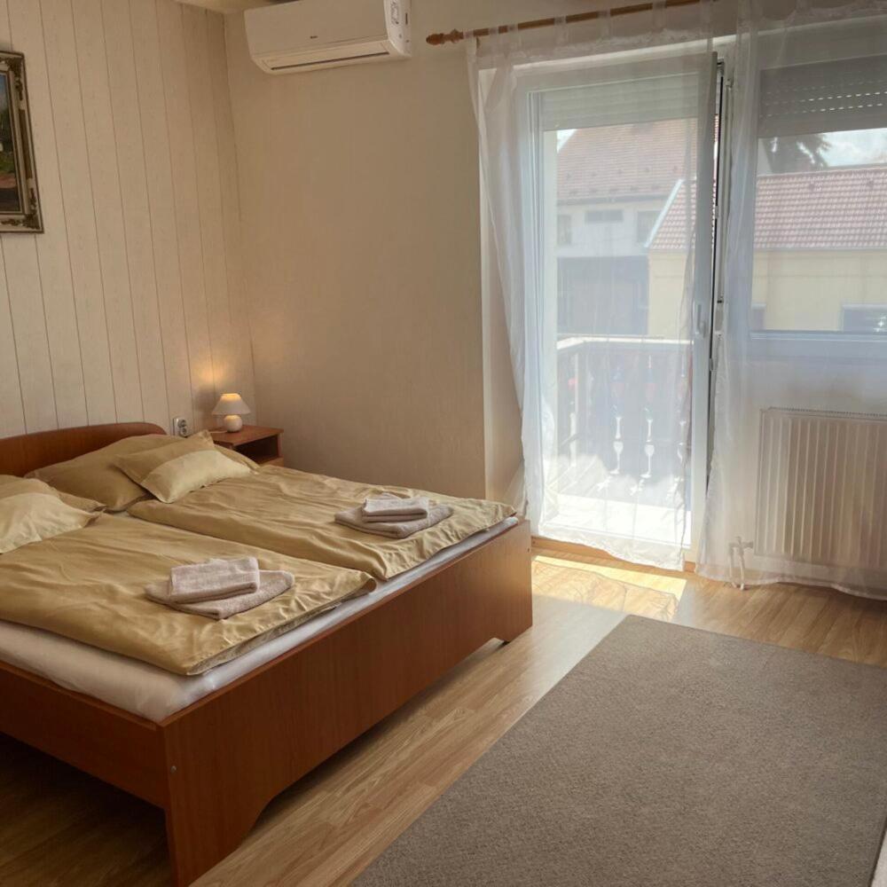 Bed and Breakfast Lenzl's Panzió Szigetvár Exterior foto
