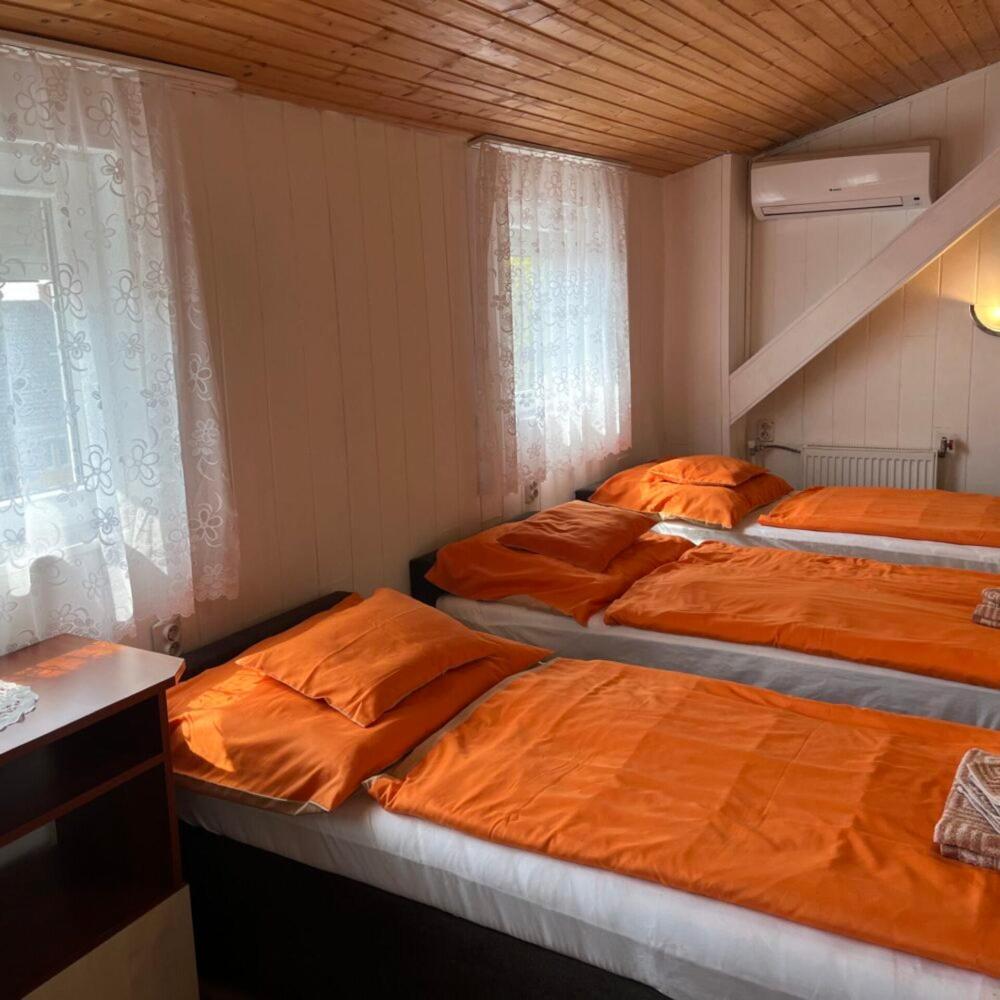 Bed and Breakfast Lenzl's Panzió Szigetvár Exterior foto