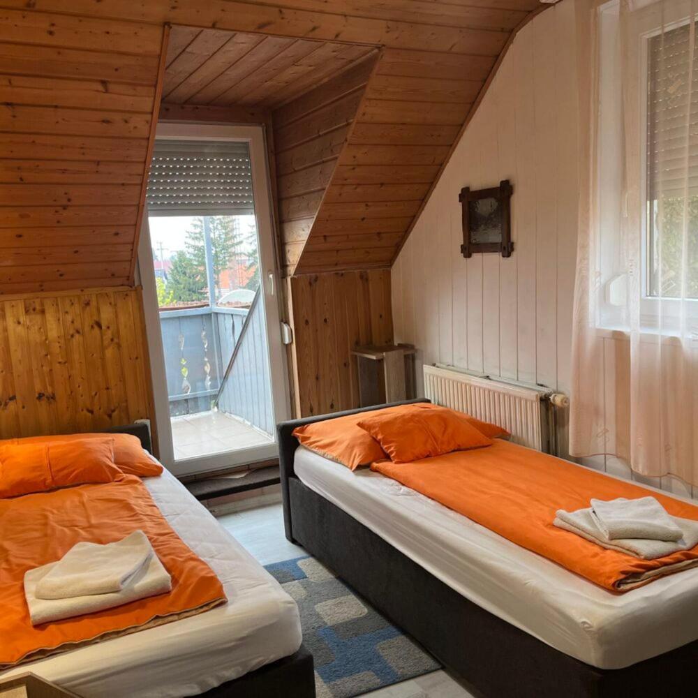 Bed and Breakfast Lenzl's Panzió Szigetvár Exterior foto