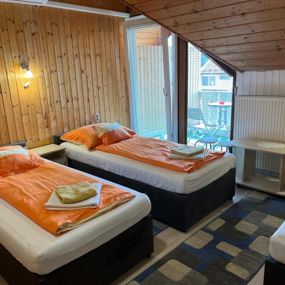 Bed and Breakfast Lenzl's Panzió Szigetvár Exterior foto